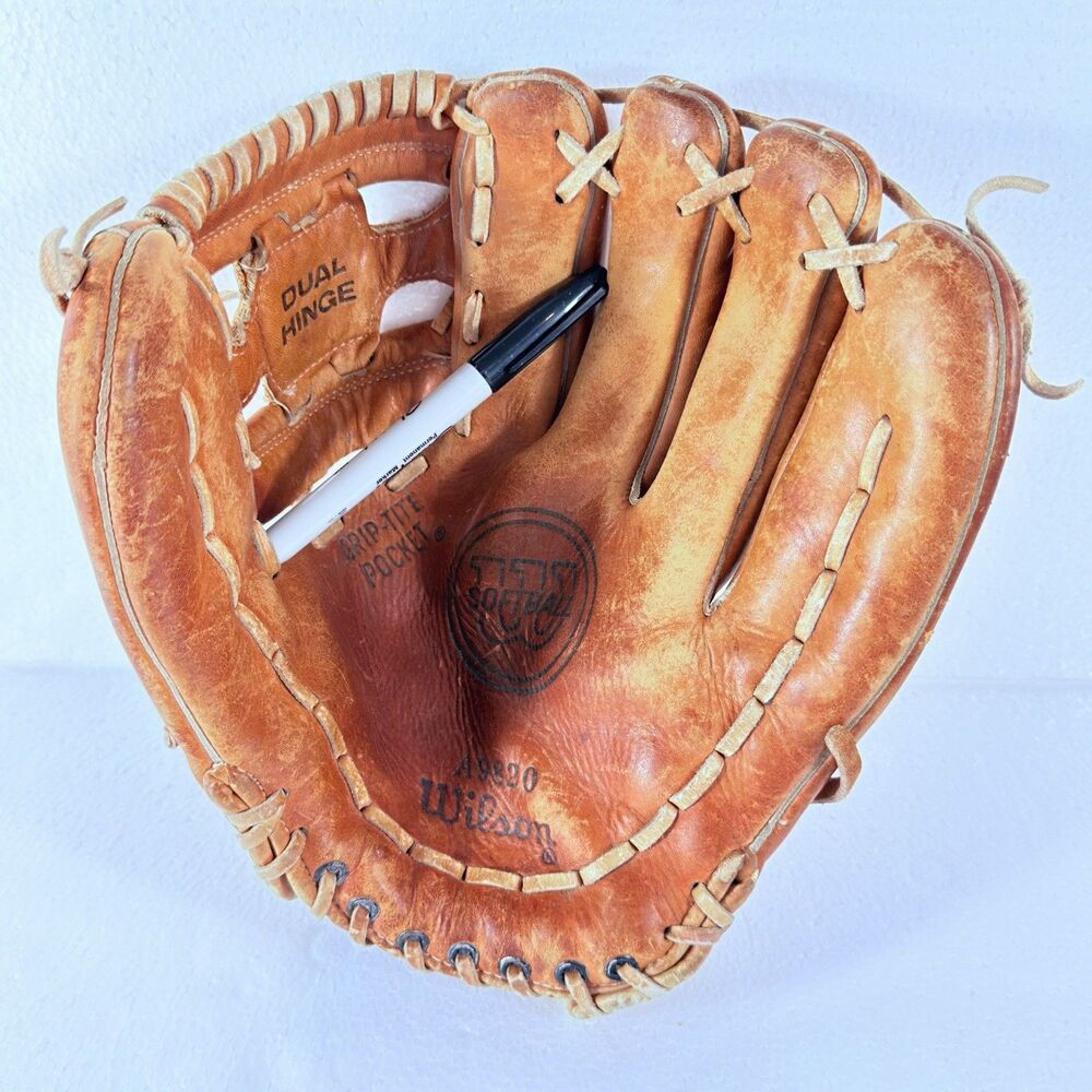 Vintage Wilson A9820 Softball Baseball Glove RHT Leather Dual Hinge Korea 11"